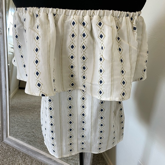 NWT off shoulder blouse. Size large. - Picture 2 of 5